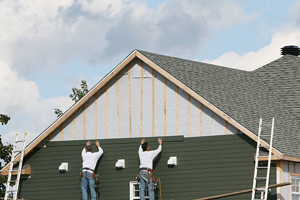 Professional Siding Installation technician working in McHenry, MD